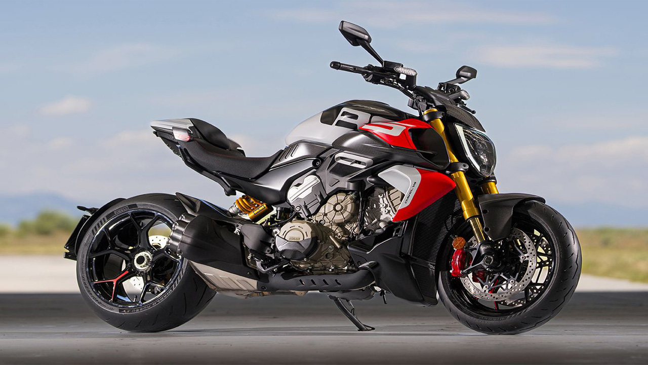 Ducati Diavel V4 RS, Cruiser Santai dengan Sentuhan Mesin Panigale