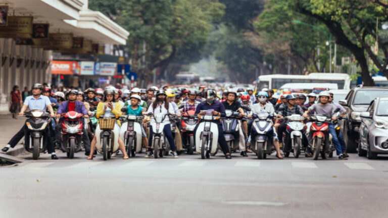 Larangan Motor Bensin di Hanoi Picu Respons Industri Jepang: Analisis, Dampak, dan Jalan Tengah
