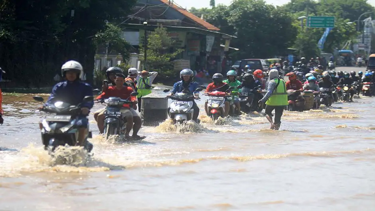 Musim Hujan Datang, Hindari Sokbreker Motor Bocor dengan Perawatan Tepat