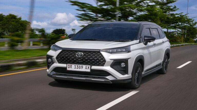 Perbandingan Toyota Veloz Hybrid dan Veloz Konvensional: Tenaga, Bobot, dan Efisiensi di Era Baru MPV
