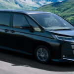 Suzuki Landy Hybrid 2026 Resmi Meluncur, Saudara Kembar Toyota Voxy Kini Tampil Lebih Modern